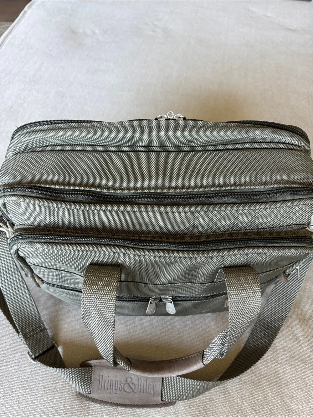 Briggs & Riley Travel ware 17’ Case messenger bag Laptop brief case Office Work